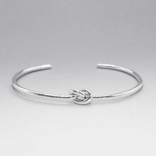 Aran - Single Knot Silver Bracelet Curated and designed by Emilio Sotelo Jewelry for Croi Kinsale Jewellery in Kinsale West Cork Ireland Europe. Find exceptional handmade silver and gold jewellery at affordable prices for birthday gifts and Christmas presents. Handcrafted Silver jewelry. Find the best affordable jewellery