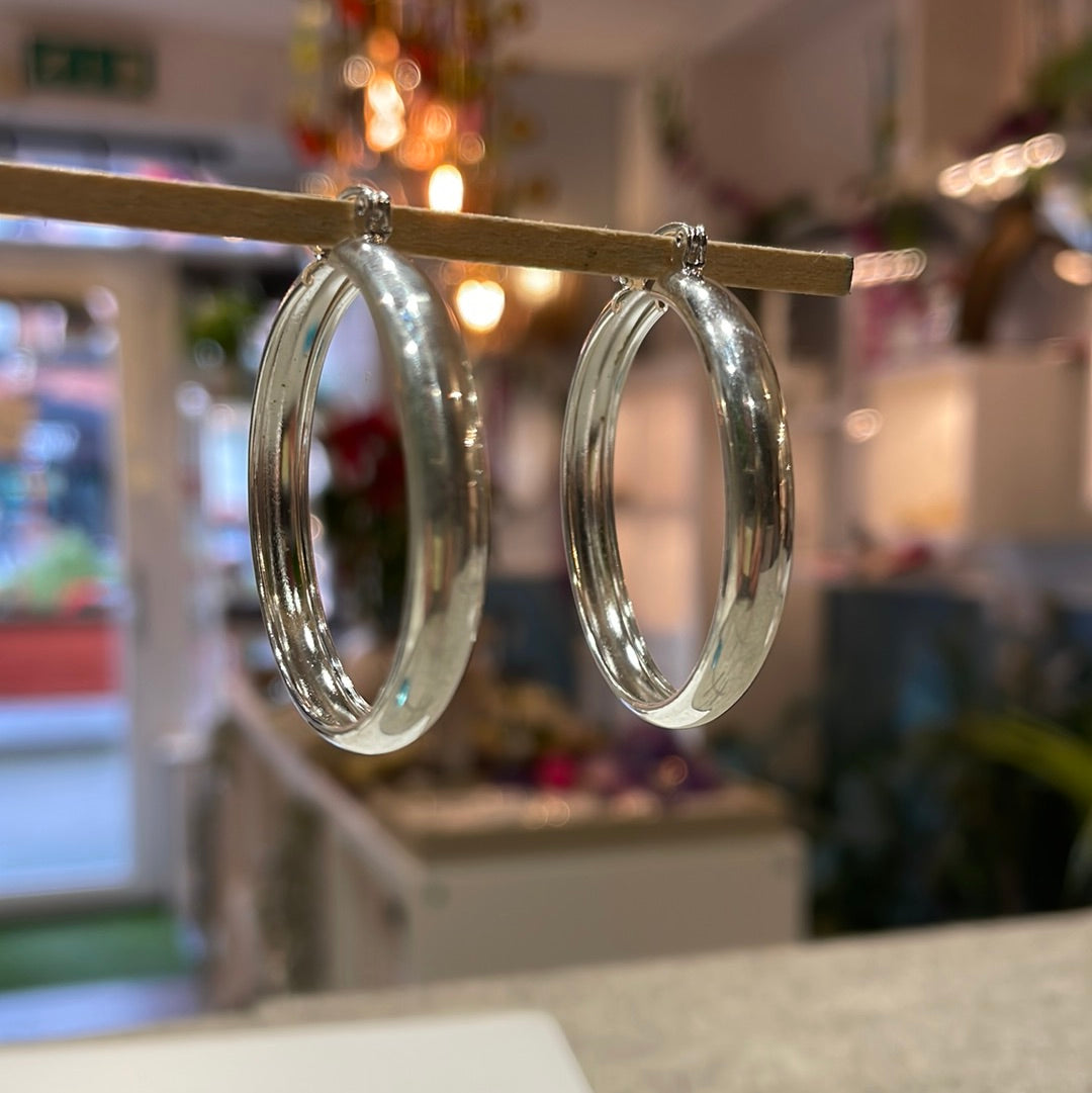 Lupita – Plain Large Silver Hinged Hoop Earrings