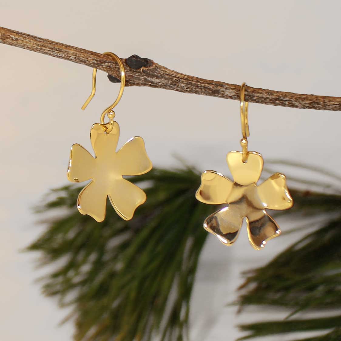Grian Móinéir Baby's Breath Flower 24K Gold Plated Dangle Earrings