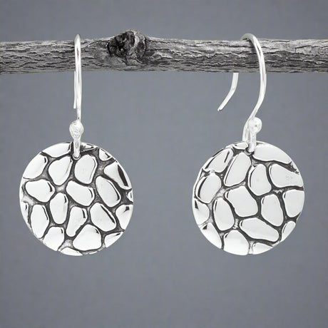 The Camila Disc Oxidised Silver Earrings feature a simple yet stylish design, crafted from .950 sterling silver with an oxidized finish. These versatile dangle earrings are perfect for adding a touch of understated elegance.
Material: .950 sterling silver with an oxidized finish
Dimensions:
Diameter: 16mm (5/8 inches)
Length: 32mm (1 1/4 inches) from the top of the ear wire
Design: Dangle style with sterling silver French wire
A minimalist piece with a modern oxidized finish, perfect for any occasion.