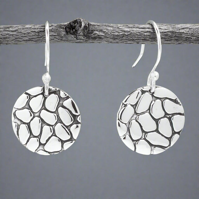 The Camila Disc Oxidised Silver Earrings feature a simple yet stylish design, crafted from .950 sterling silver with an oxidized finish. These versatile dangle earrings are perfect for adding a touch of understated elegance.
Material: .950 sterling silver with an oxidized finish
Dimensions:
Diameter: 16mm (5/8 inches)
Length: 32mm (1 1/4 inches) from the top of the ear wire
Design: Dangle style with sterling silver French wire
A minimalist piece with a modern oxidized finish, perfect for any occasion.