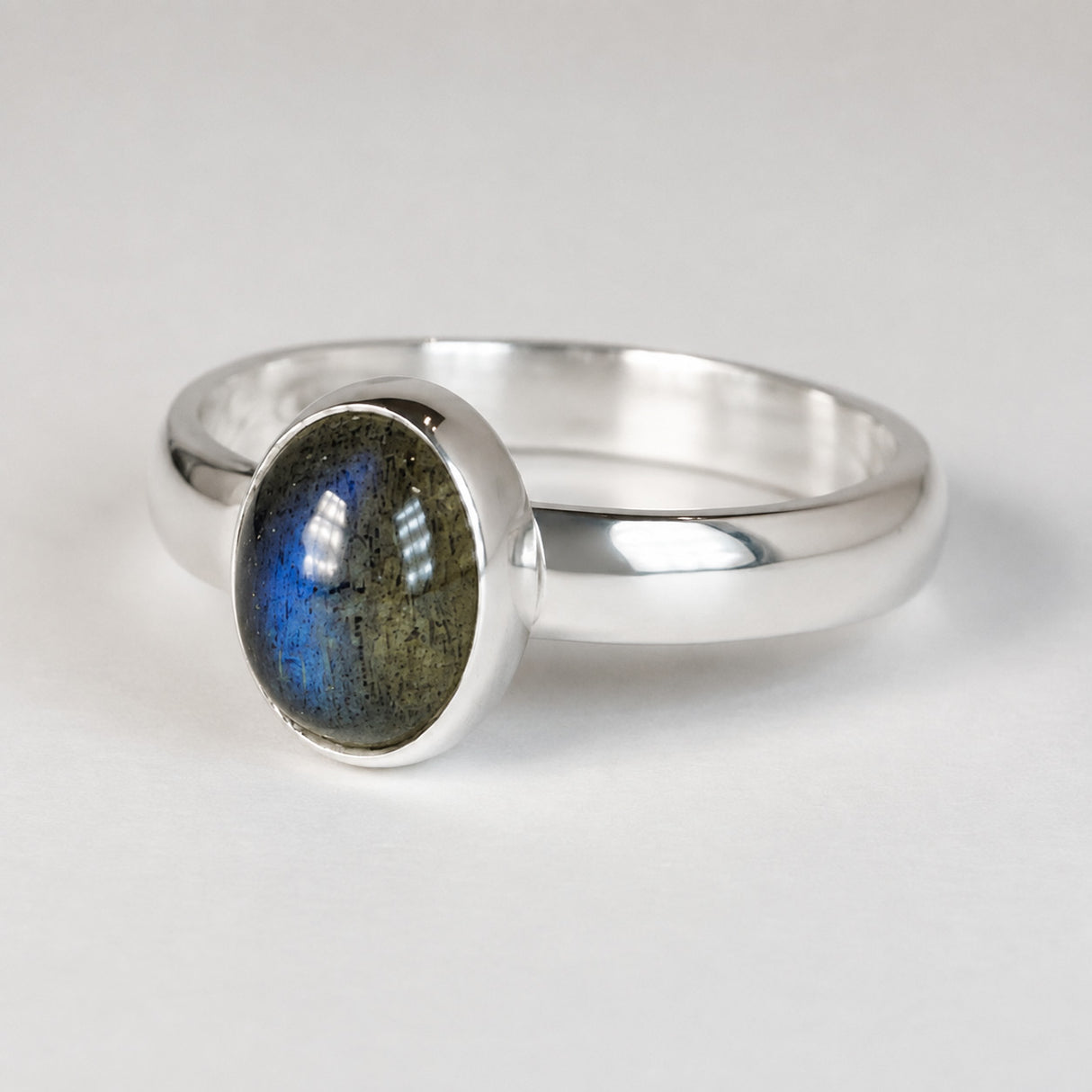 Fáinne Airgid Cabochon Labradarite Ubhchruthach Candy