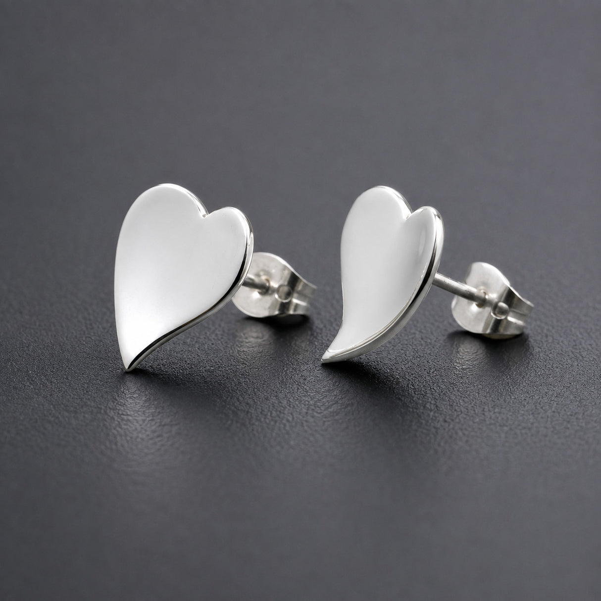 Croí Small Heart Silver Stud Earrings