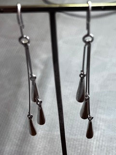 Móinéir Fuchsia Berry Cascade Silver Dangle Earrings