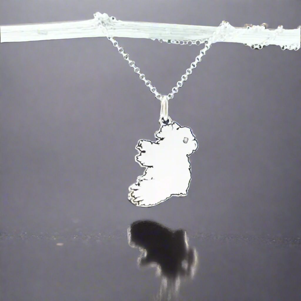 Éire Map with Outline of Ireland Silver Pendant