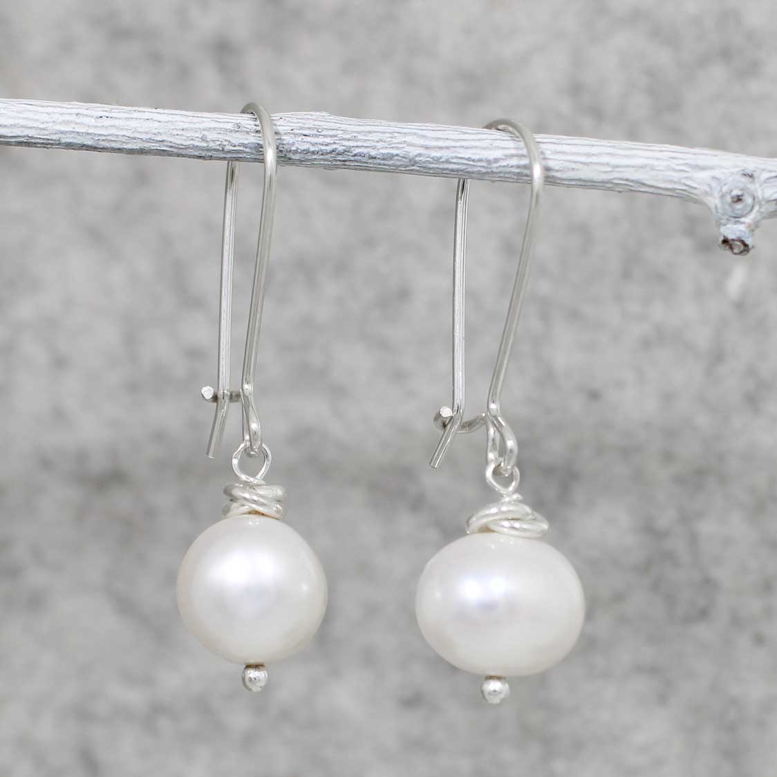 Péarla "Fata" Pearl Silver Dangle Earrings