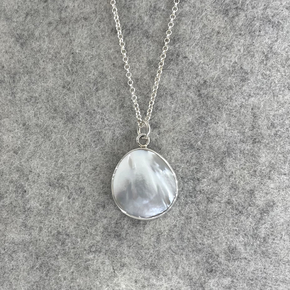 Péarla Small White Mother of Pearl Drop Silver Pendant