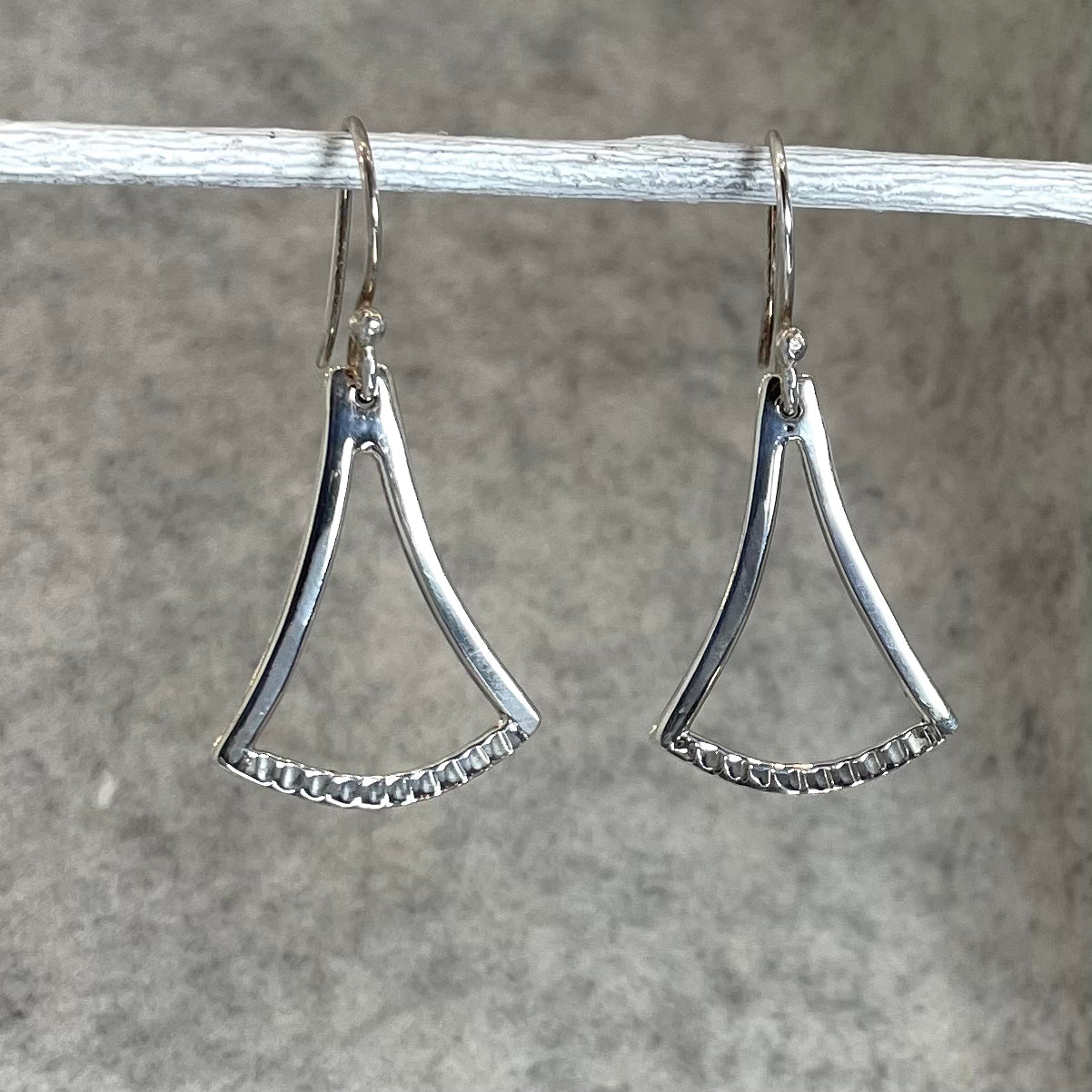 Saha – Small Pendulum Silver Dangle Earrings