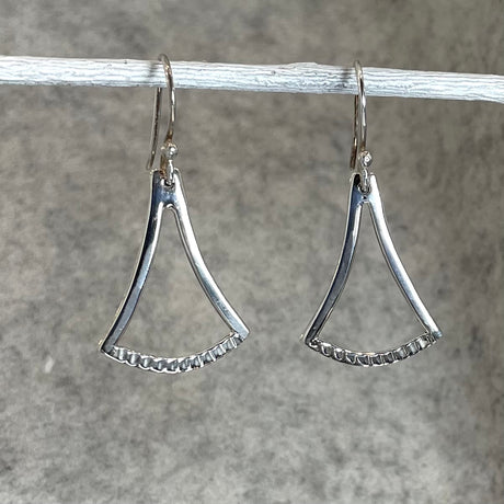 Saha – Small Pendulum Silver Dangle Earrings