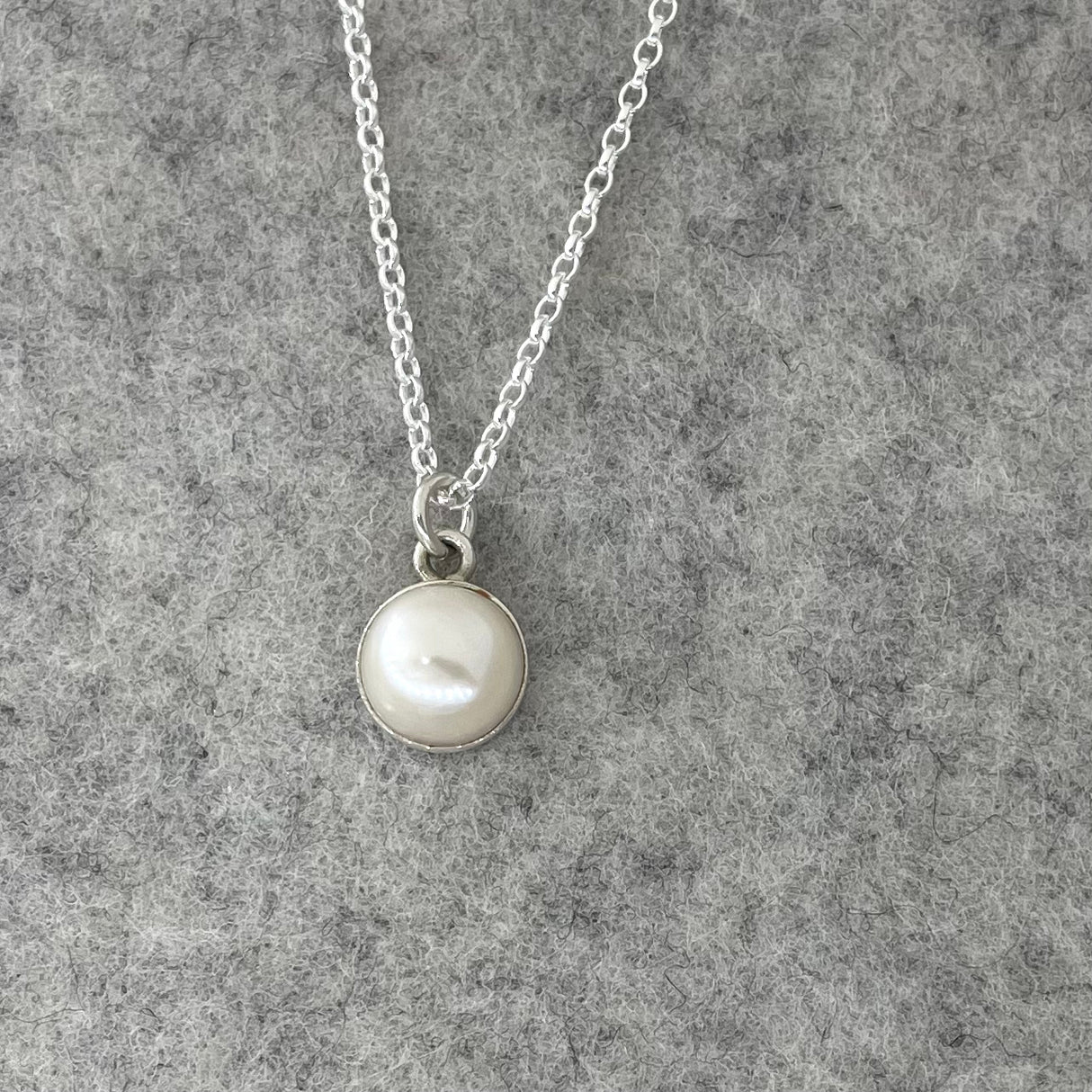Péarla Dome No. 10 White Pearl Silver Pendant