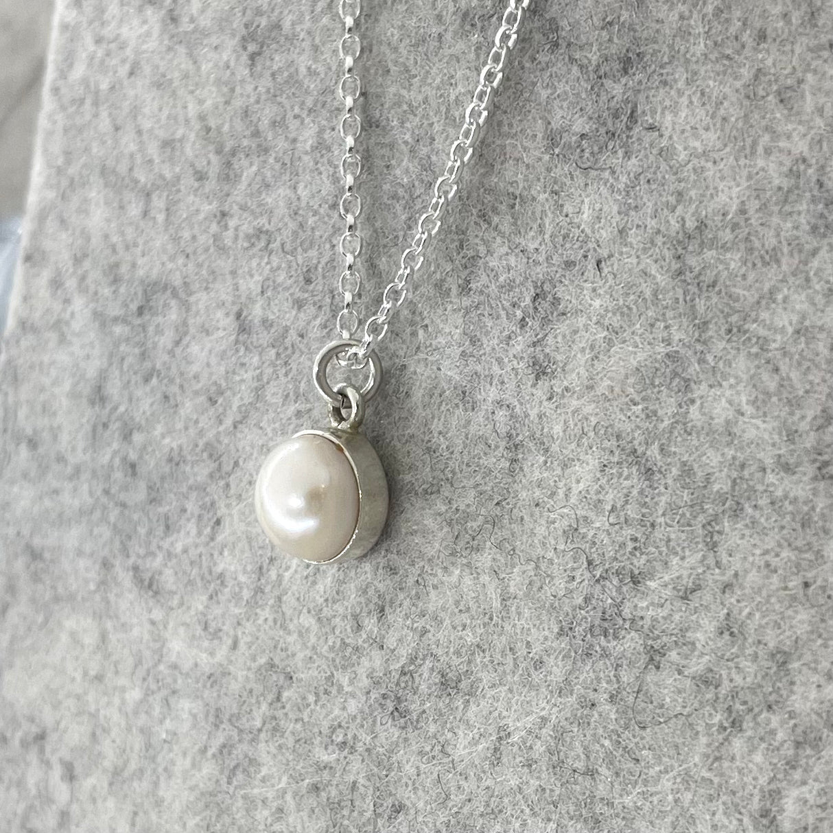 Péarla Dome No. 10 White Pearl Silver Pendant