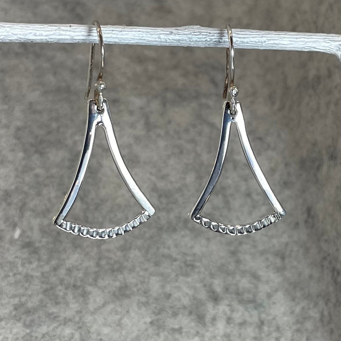 Saha – Small Pendulum Silver Dangle Earrings