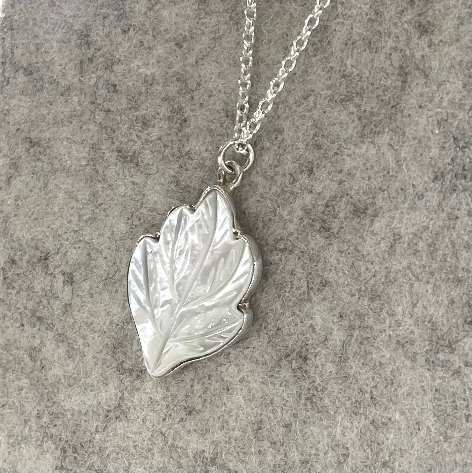 Péarla Carved Mother of Pearl Leaf Silver Pendant