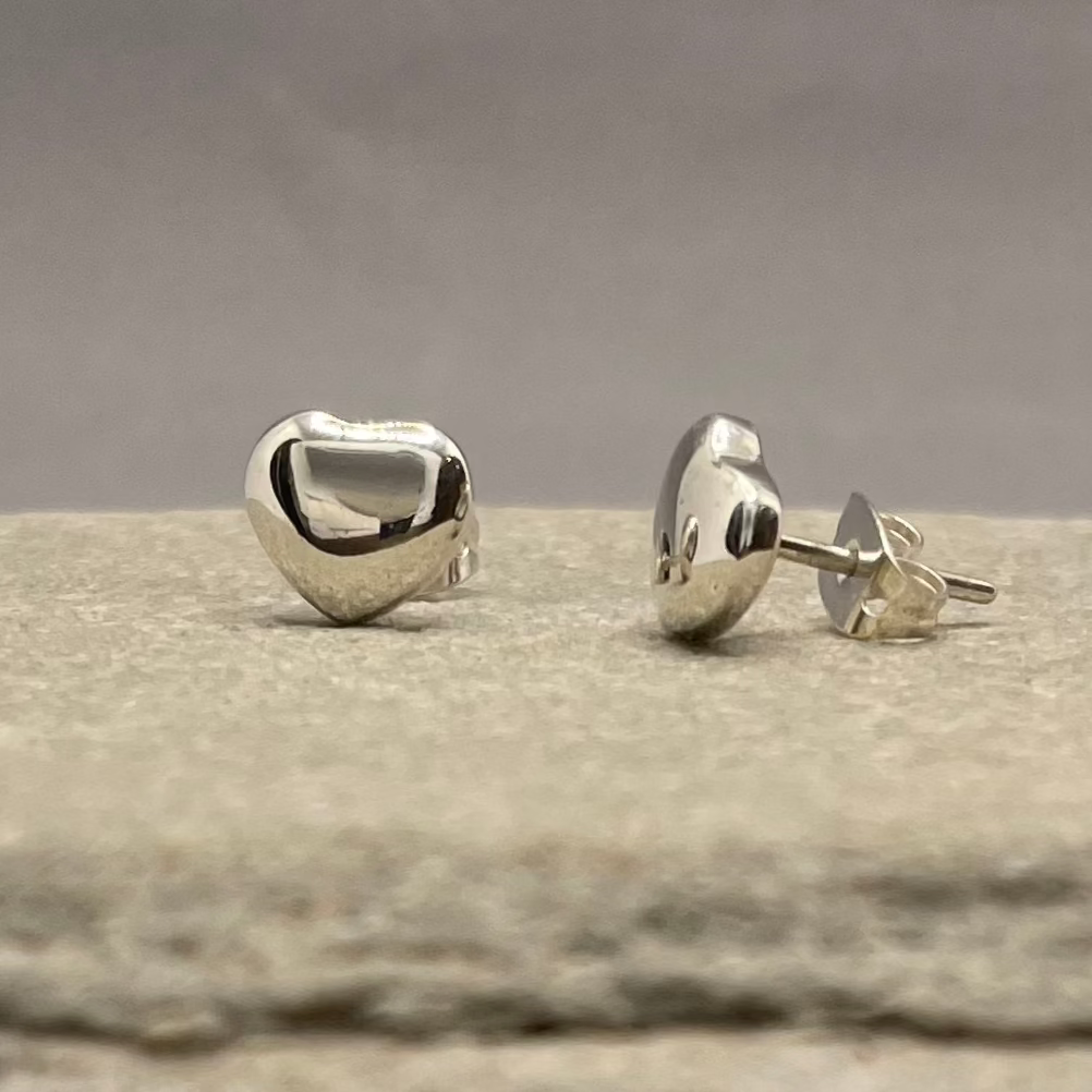Croí Tiny Puffy Heart Silver Stud Earrings