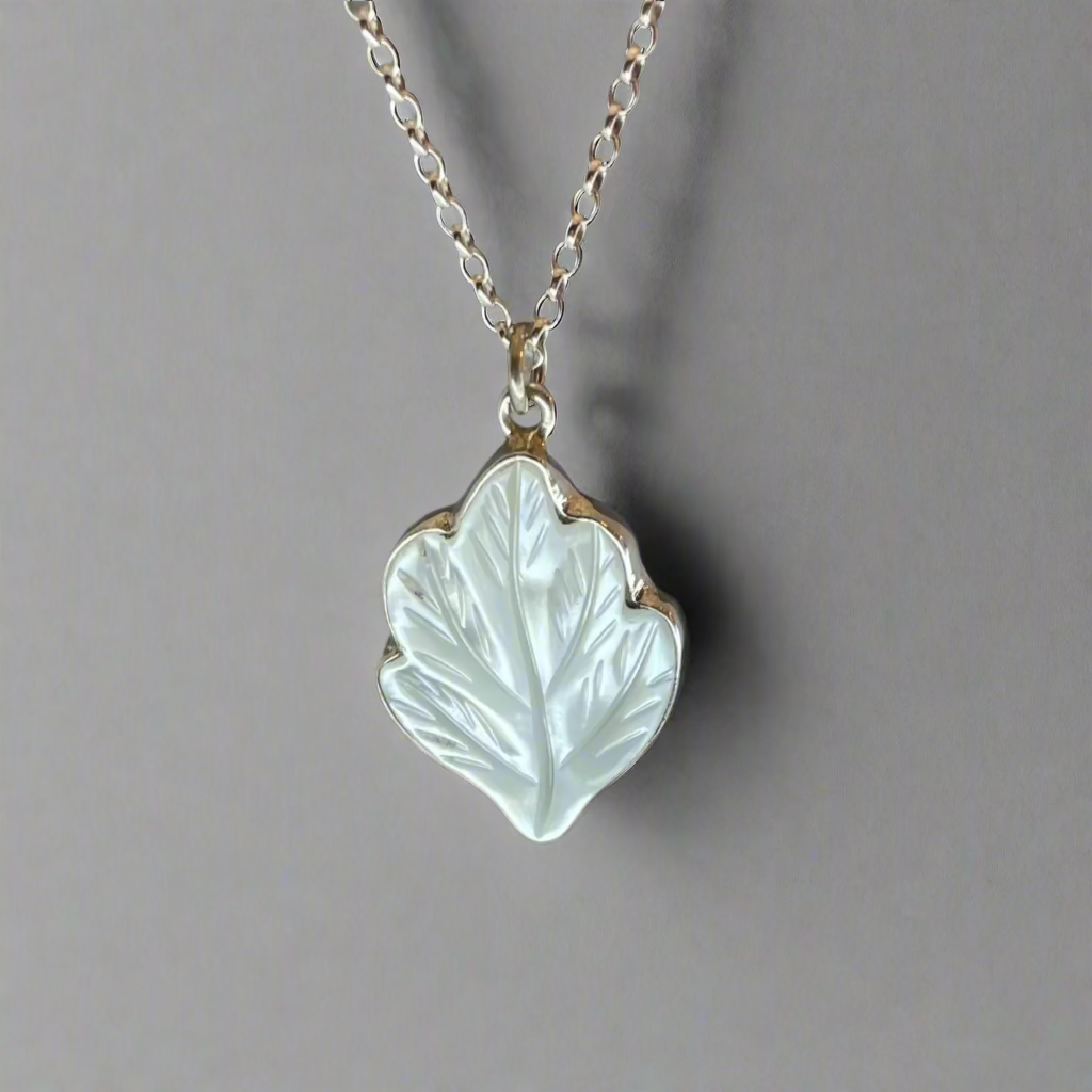 Péarla Carved Mother of Pearl Leaf Silver Pendant