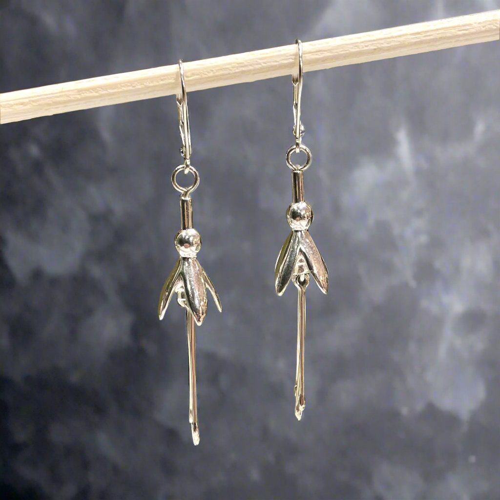 Móinéir Fuchsia Flower Silver Dangle Earrings