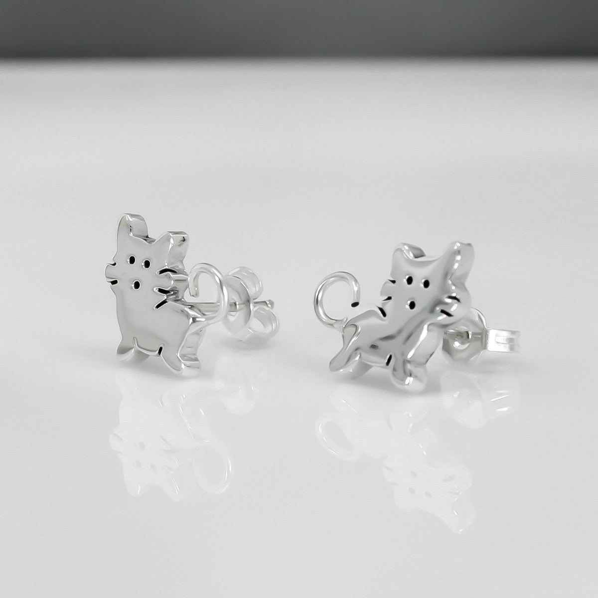 Cluaise Graí Airgid Cat Memento