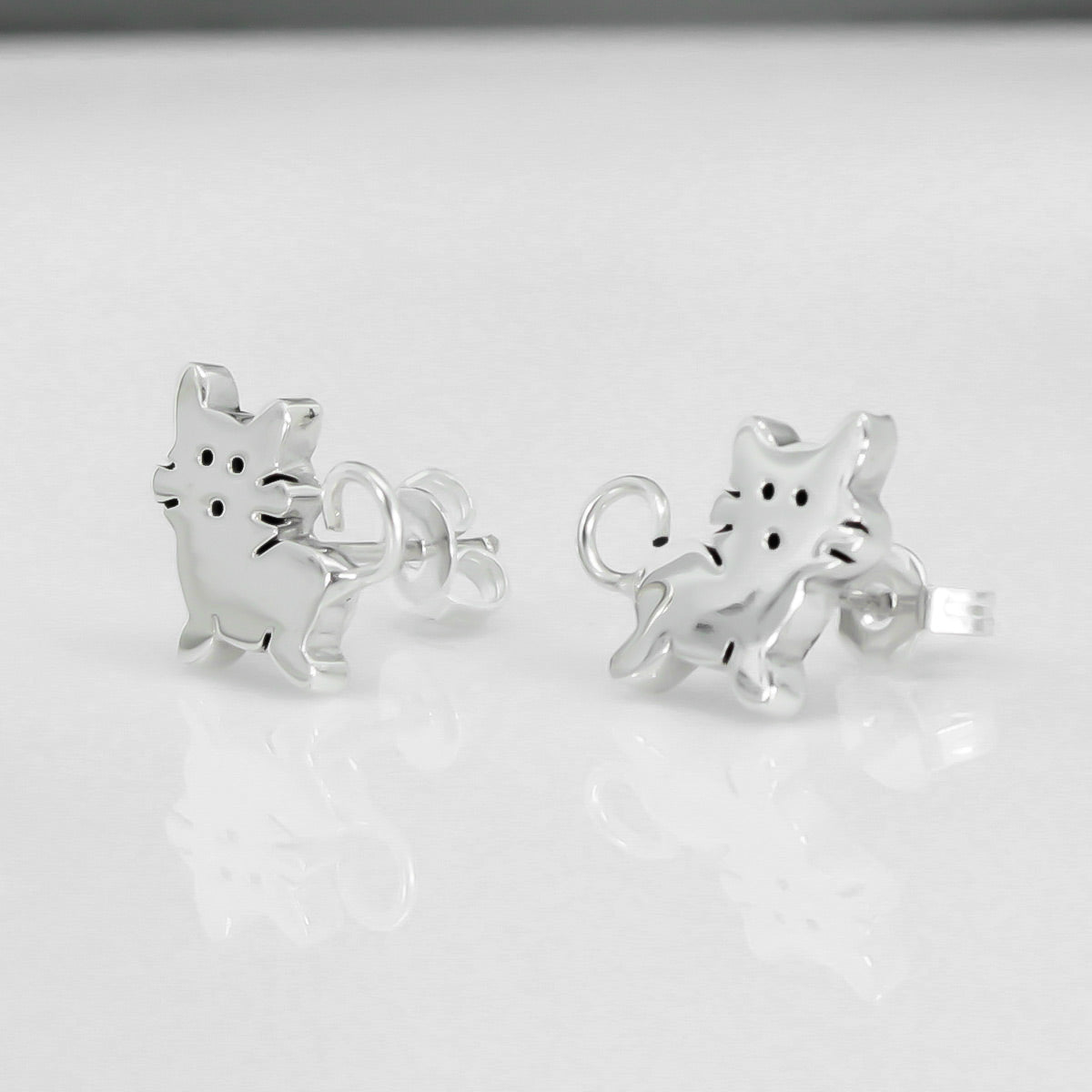 Cluaise Graí Airgid Cat Memento