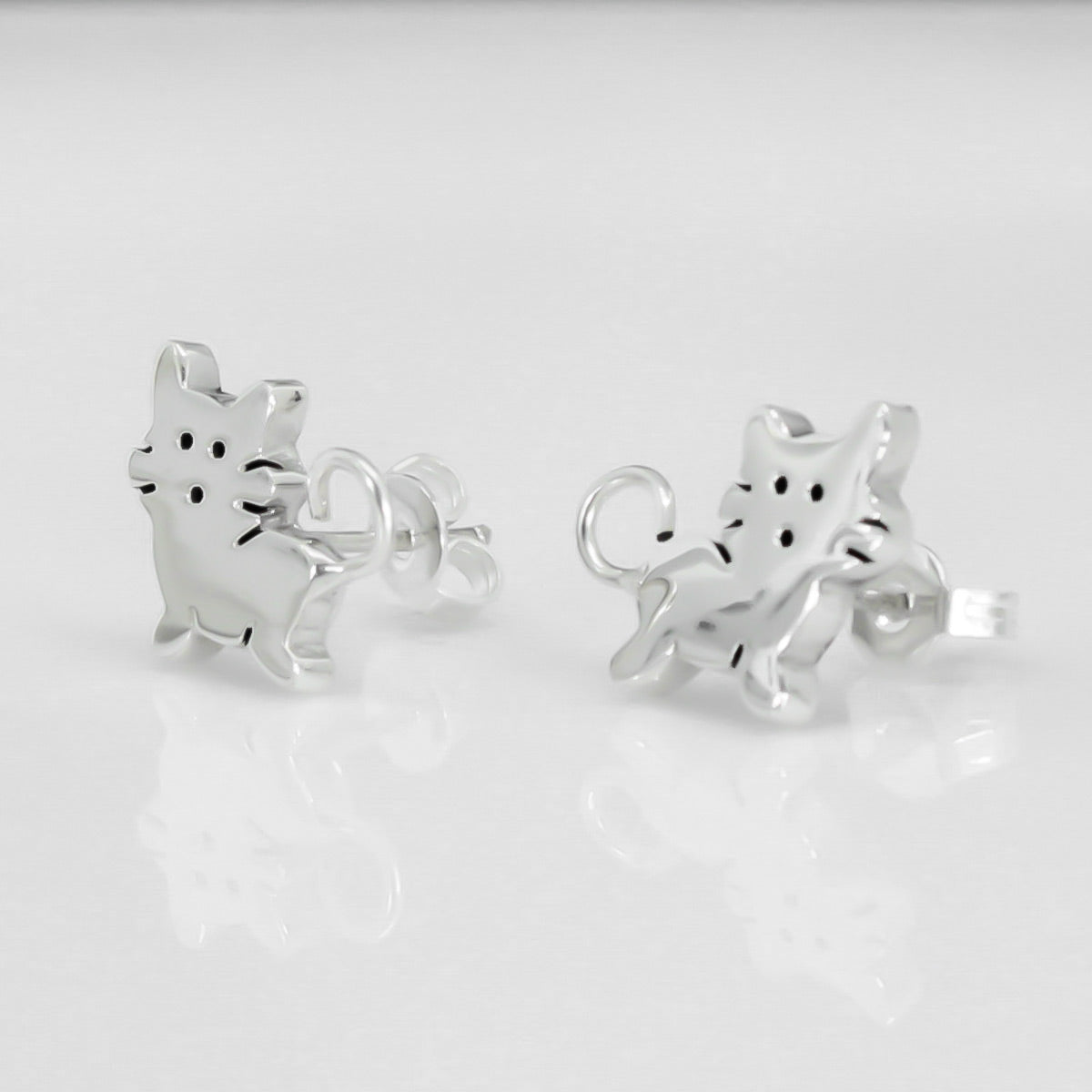 Cluaise Graí Airgid Cat Memento