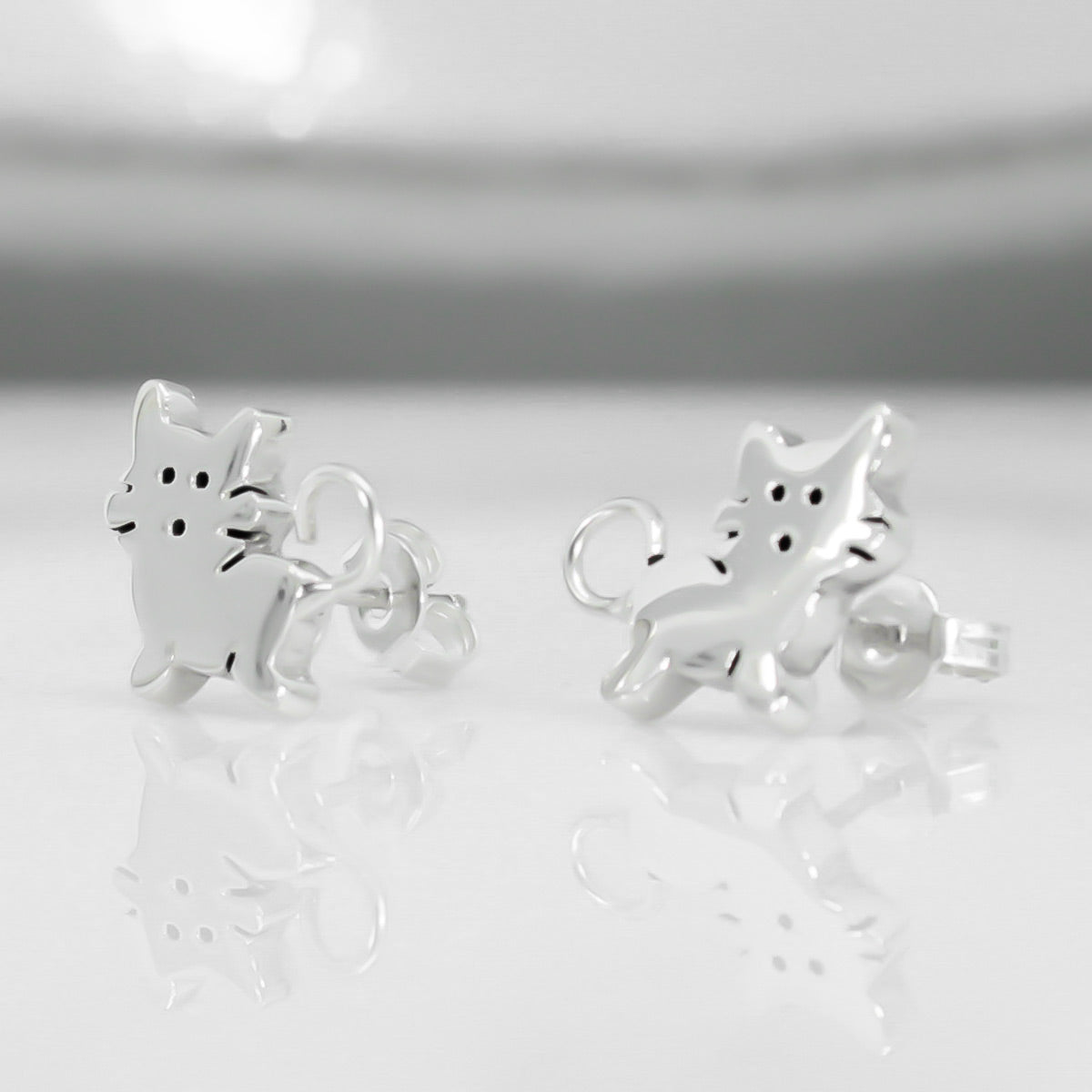 Cluaise Graí Airgid Cat Memento