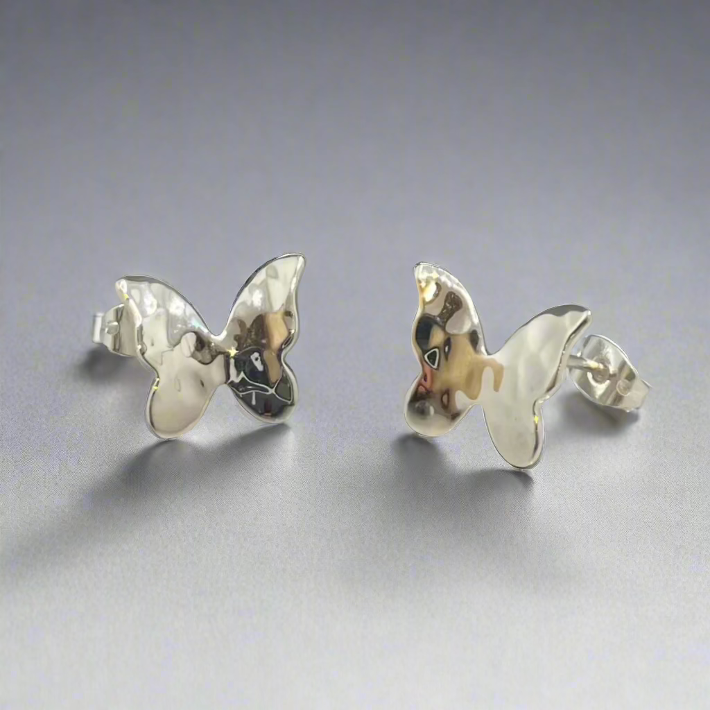 Móinéir Grace Butterfly Hammered Silver Stud Earrings