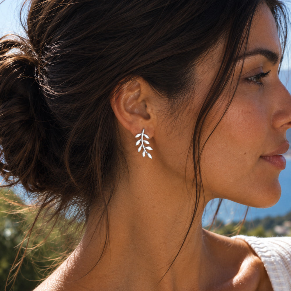 Móinéir Olive Branch Silver Stud Earrings