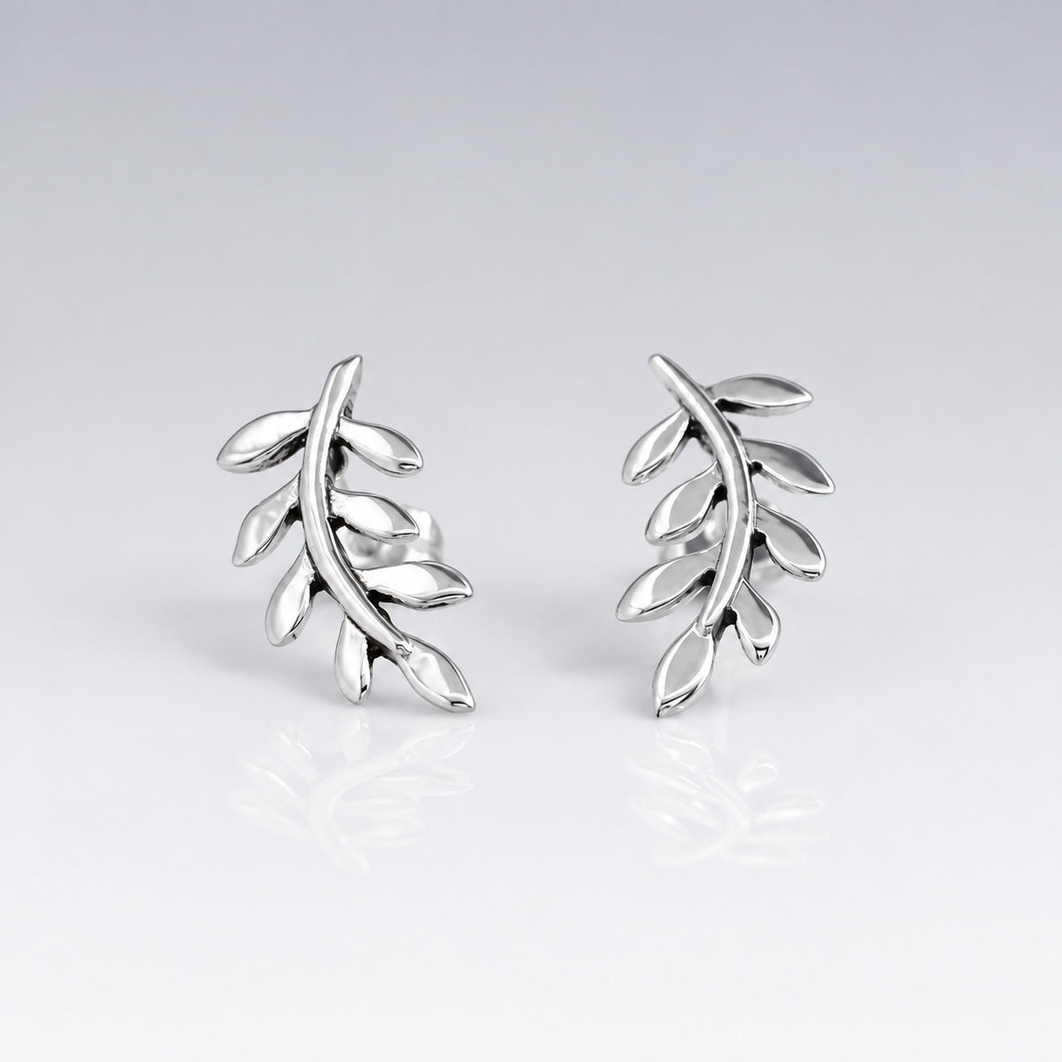 Móinéir Olive Branch Silver Stud Earrings