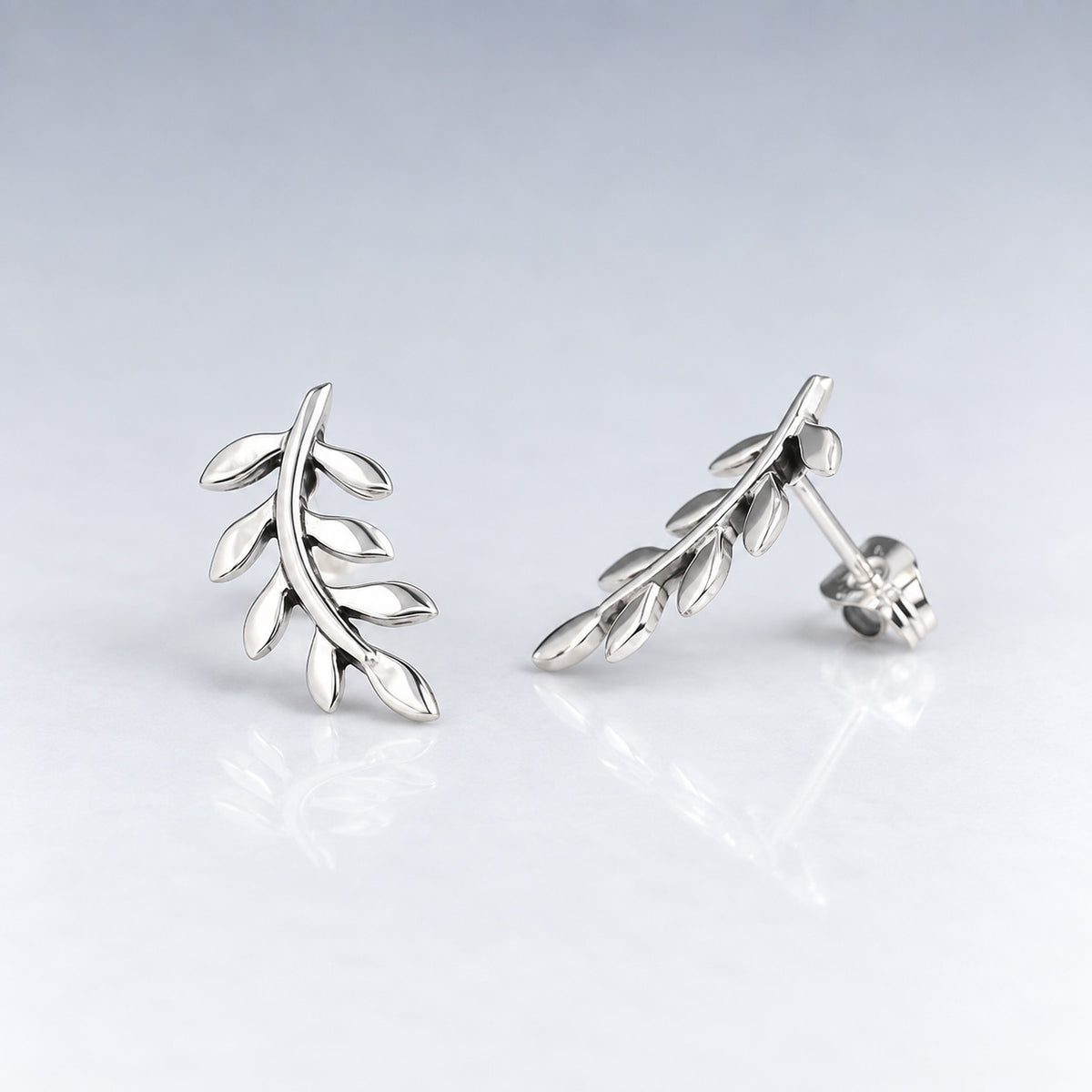 Móinéir Olive Branch Silver Stud Earrings