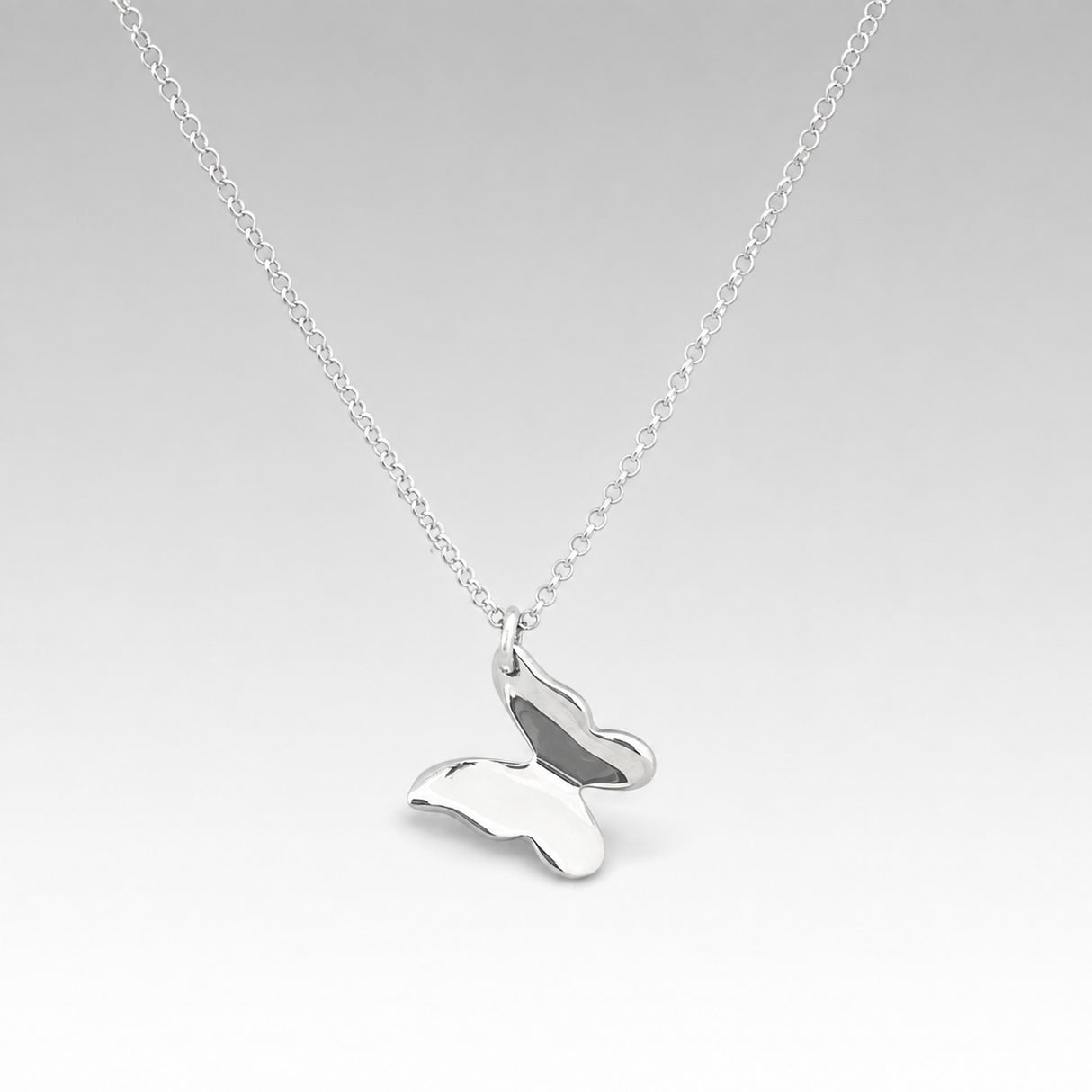 Móinéir Volare Butterfly Silver Pendant