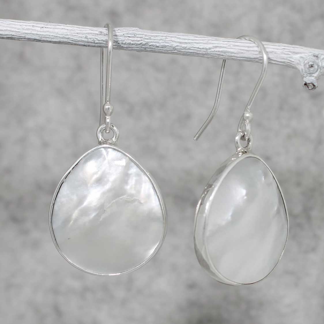 Péarla Mother of Pearl Drop Silver Earrings – Dangle