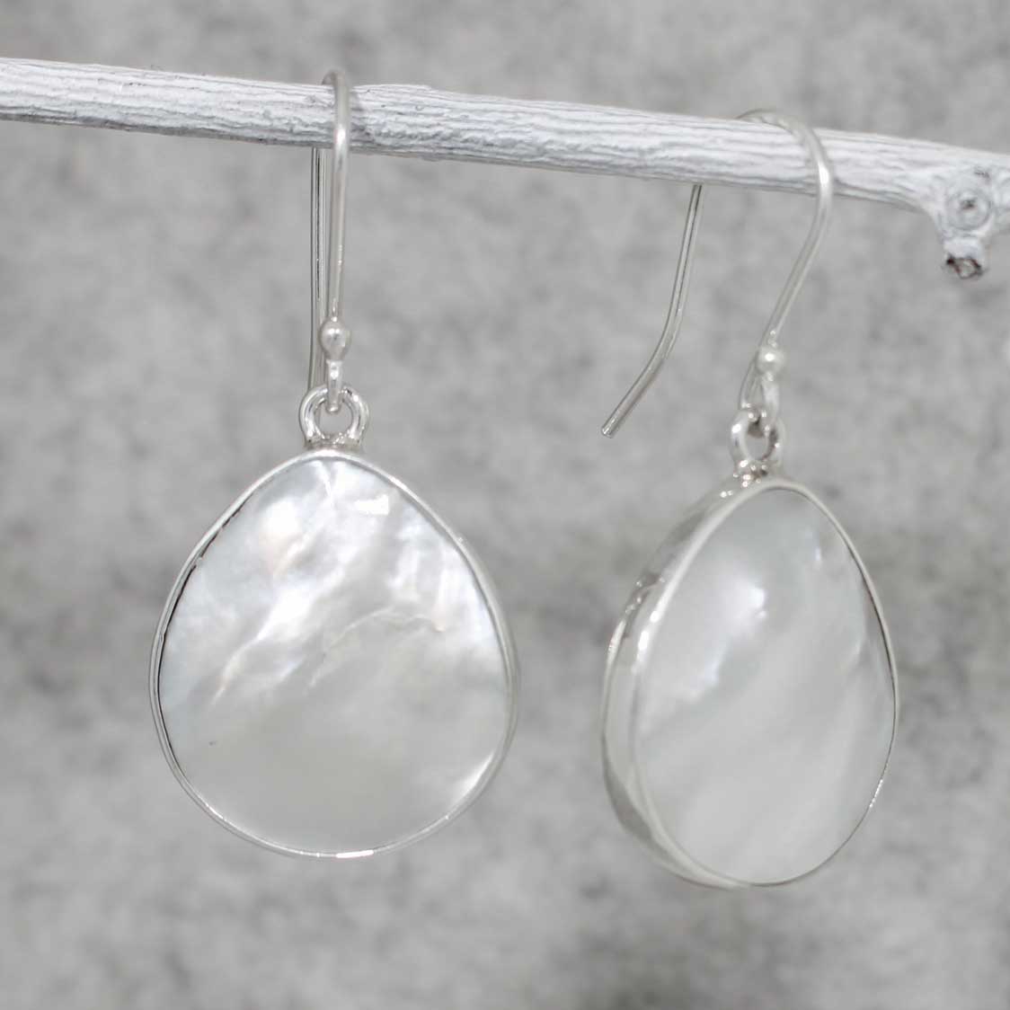Péarla Mother of Pearl Drop Silver Earrings – Dangle