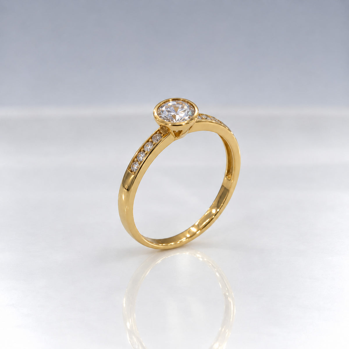 9K Gult Guld Rubover Ring med Cubic Zirconia Skuldre