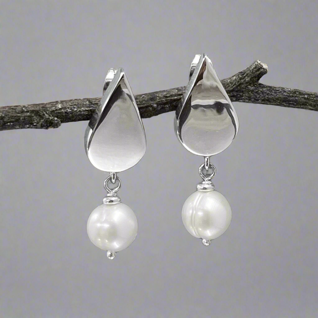 Péarla Three-Dimensional Drop Silver Stud Earrings with White Pearl