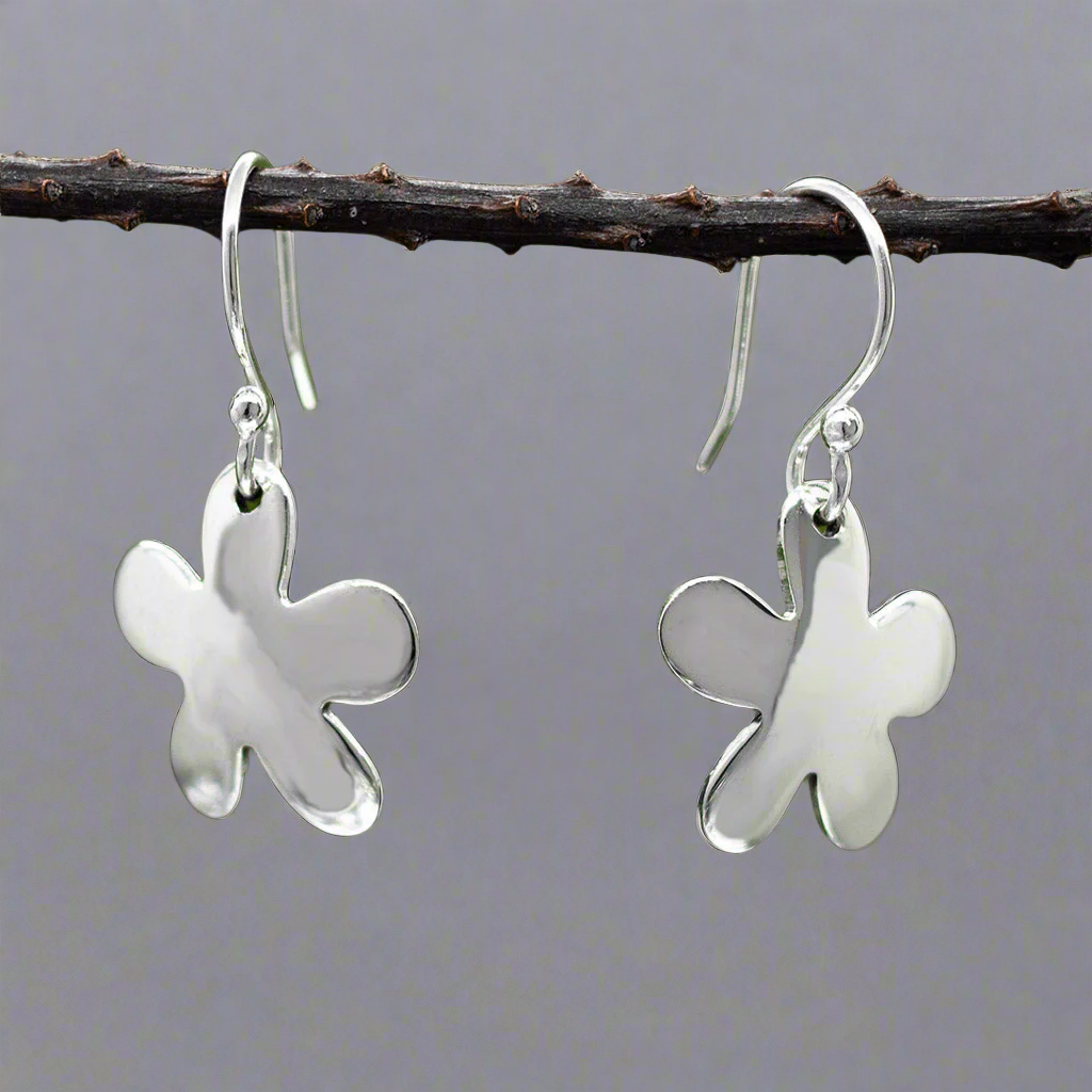 Móinéir Daisy Silver Dangle Earrings