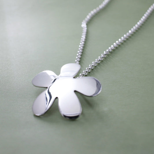 Moineir - Daisy Flower Silver Pendant Curated and designed by Emilio Sotelo Jewelry for Croi Kinsale Jewellery in Kinsale West Cork Ireland Europe. Find exceptional handmade silver and gold jewellery at affordable prices for birthday gifts and Christmas presents. Find Irish designers and makers. Beautiful jewellery shop located in Kinsale, Co. Cork.