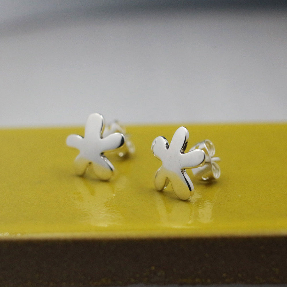 Moineir - Small Daisy Silver Earrings - Stud Curated and designed by Emilio Sotelo Jewelry for Croi Kinsale Jewellery in Kinsale West Cork Ireland Europe. Find exceptional handmade silver and gold jewellery at affordable prices for birthday gifts and Christmas presents. Handcrafted Silver jewelry. Find the best affordable jewellery