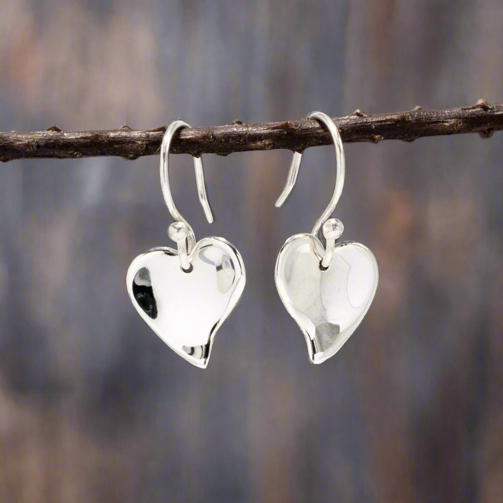 Croí - Small Heart Silver Earrings - Dangle