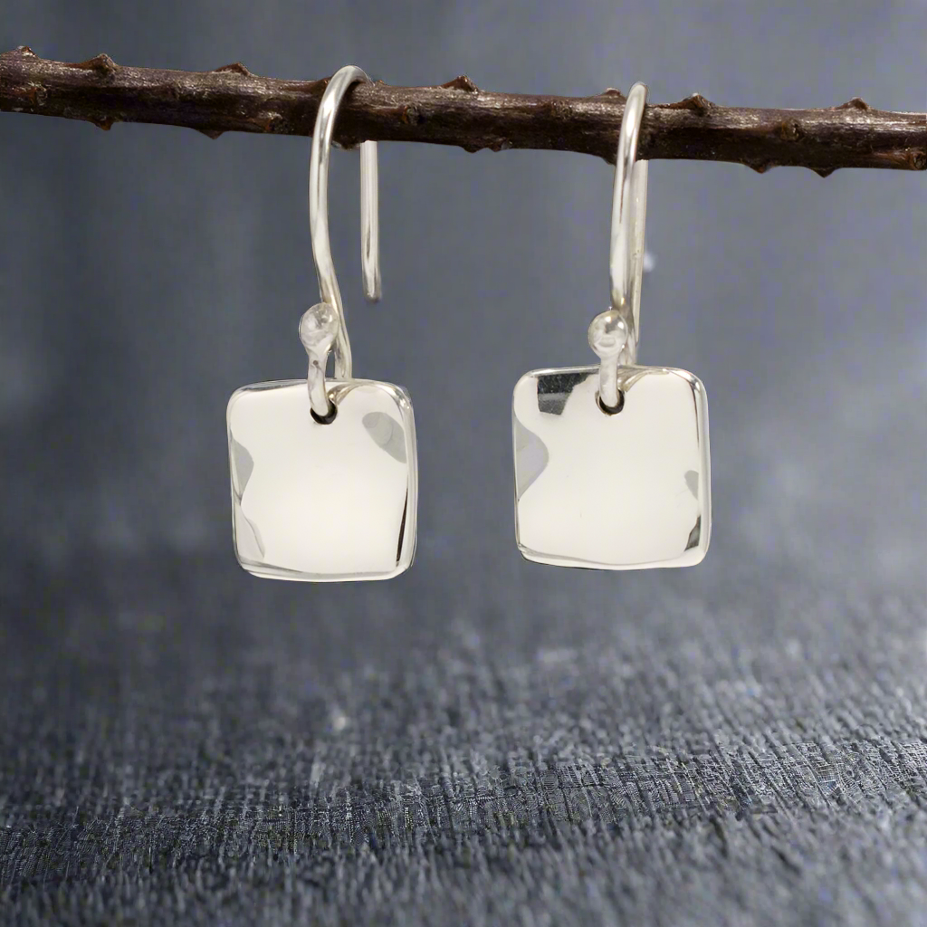 Selene - Small Wavy Square Silver Earrings - Dangle