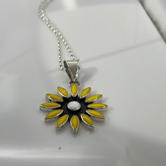 Sleveen - Daisy Flower With Yellow Resin Silver Pendant