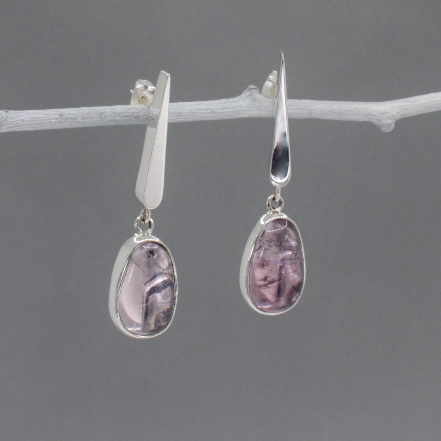 Saha - Triangle Amethyst Silver Earrings - Stud