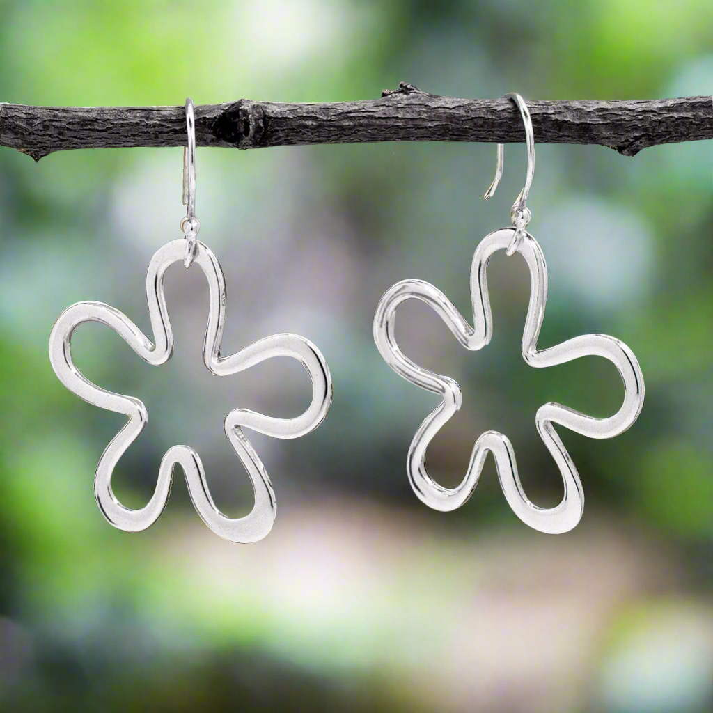 Moíneir - Daisy Flower Silhouette Silver Earrings - Dangle