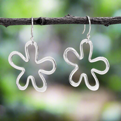 Moíneir - Daisy Flower Silhouette Silver Earrings - Dangle