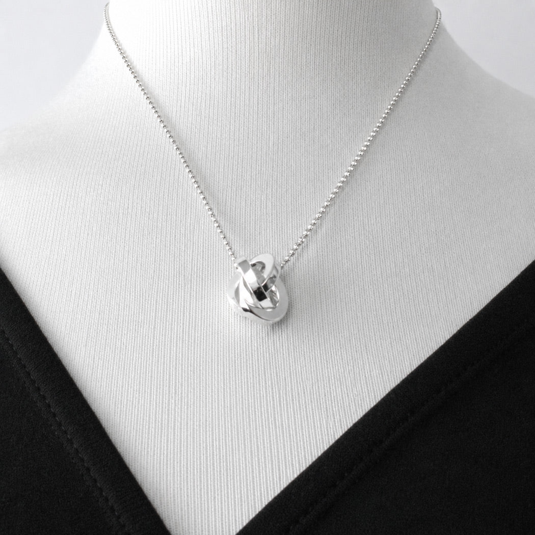 AYA Three-Dimensional Interlocked Circle Silver Pendant