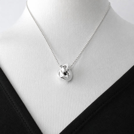 AYA Three-Dimensional Interlocked Circle Silver Pendant