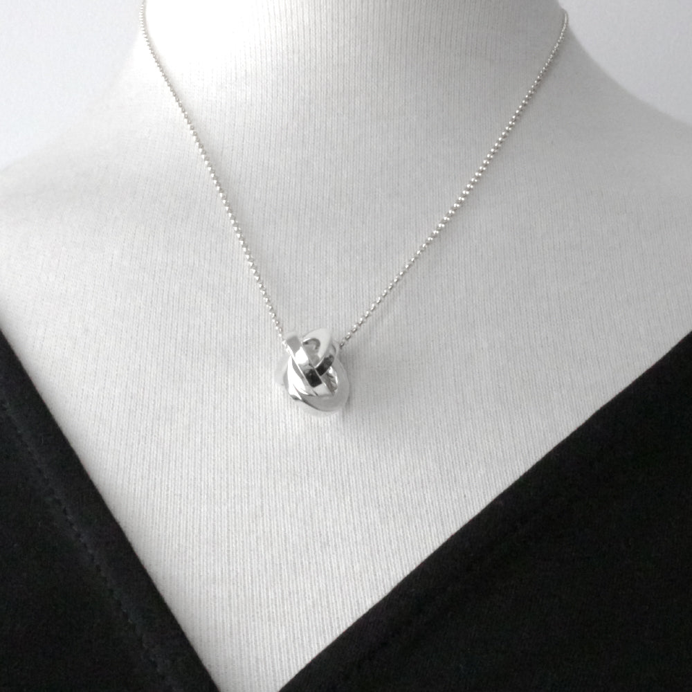 AYA Three-Dimensional Interlocked Circle Silver Pendant