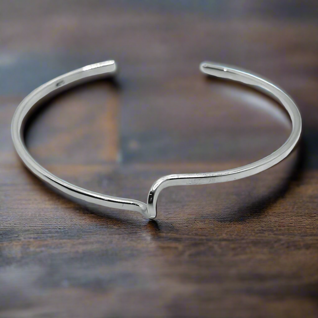 Uisce - Soft Wave with Crest Cuff Silver Bracelet