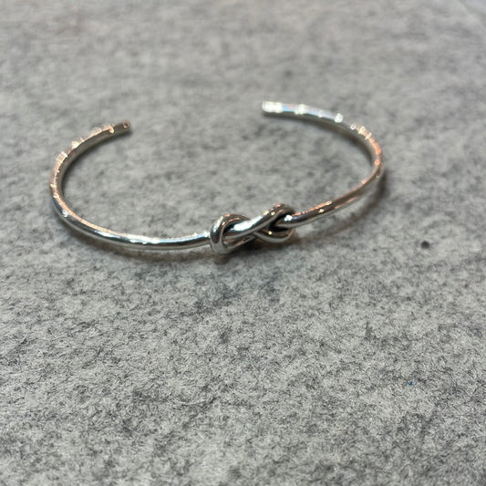 Aran - Single Infinity Knot Silver Bracelet