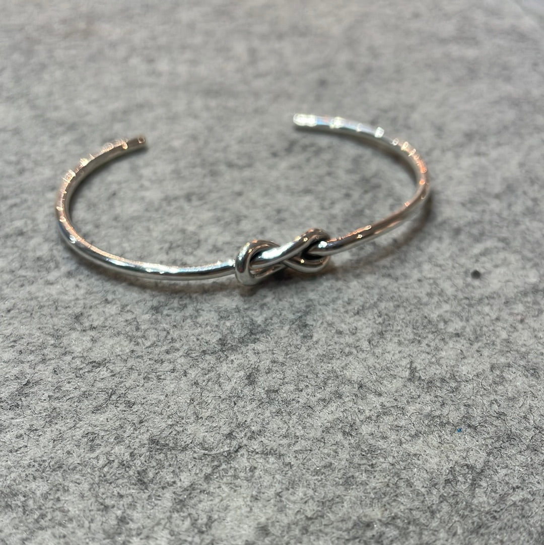 Aran - Single Infinity Knot Silver Bracelet