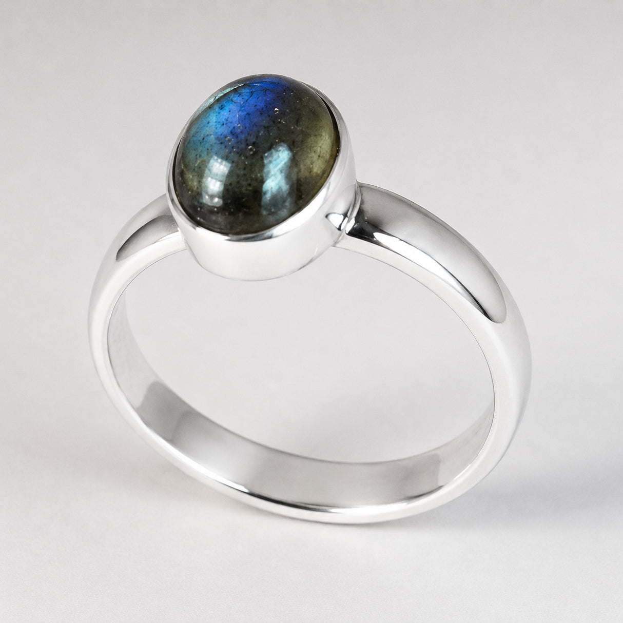 Fáinne Airgid Cabochon Labradarite Ubhchruthach Candy