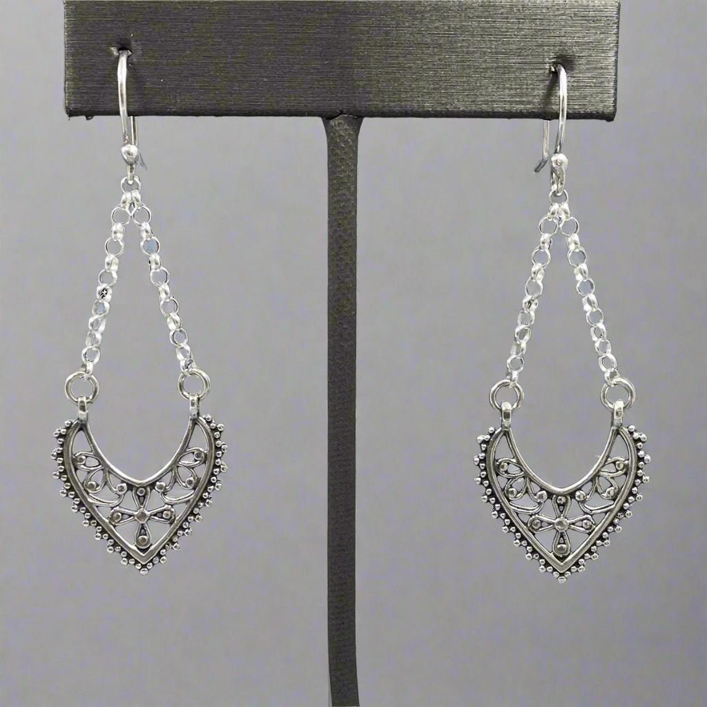 Croí - Ornate Heart on Chain Silver Earrings - Dangle